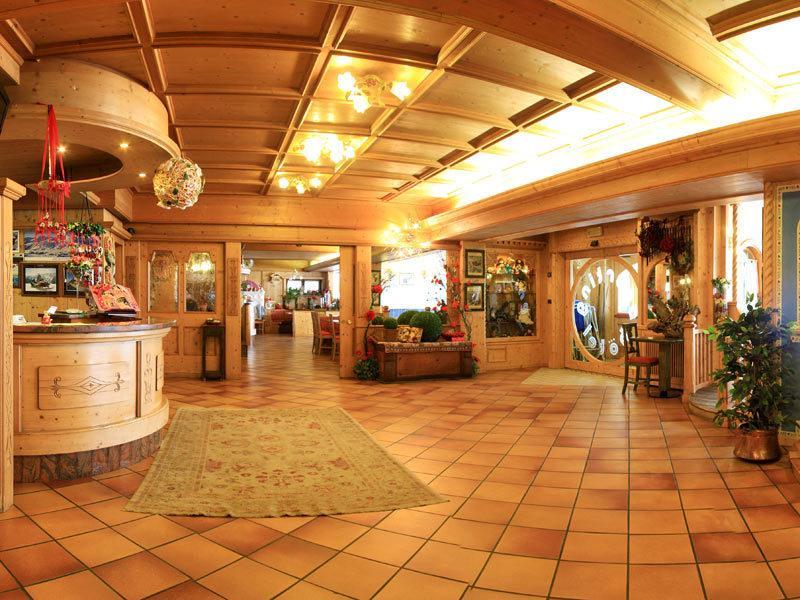 Sporting Hotel Passo del Tonale Exterior photo