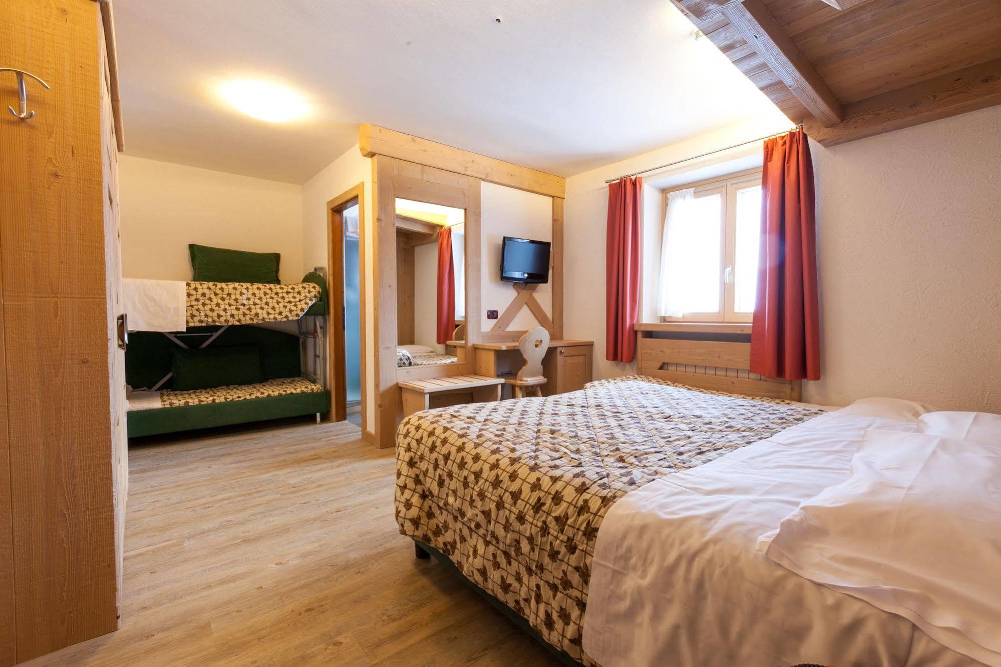 Sporting Hotel Passo del Tonale Exterior photo